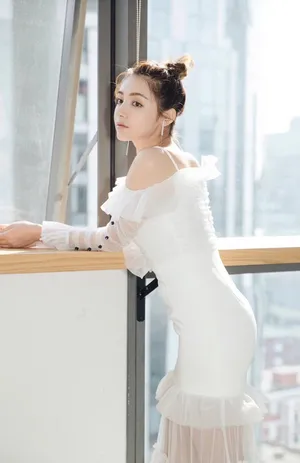 麦迪娜优雅迷人图片_4