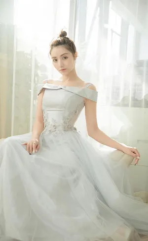 麦迪娜优雅迷人图片_6
