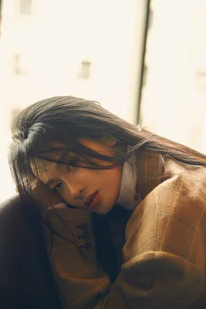 屈菁菁恬静唯美居家写真图片_2