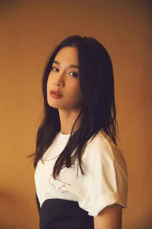 屈菁菁《大人物》发布会魅力写真图片