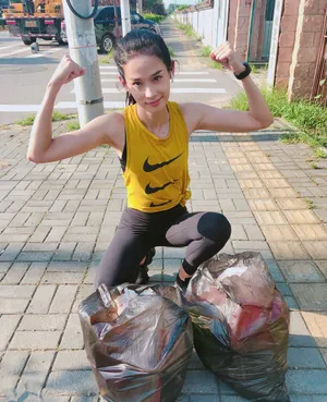 屈菁菁性感迷人运动图片_3