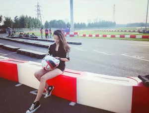 屈菁菁机车少女美腿图片