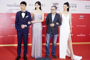 屈菁菁白色长裙性感迷人图片_4