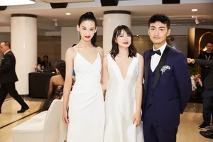 屈菁菁白色长裙性感迷人图片_5