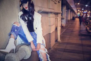 屈菁菁性感时尚写真图片_2