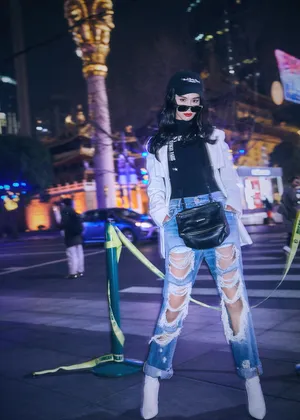屈菁菁性感时尚写真图片_4