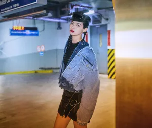 屈菁菁户外性感魅力写真图片_2