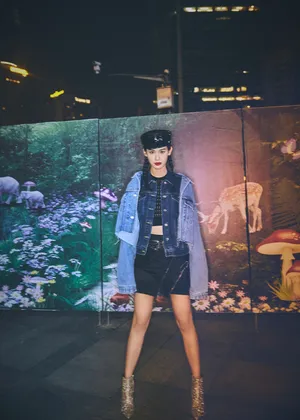屈菁菁户外性感魅力写真图片_4
