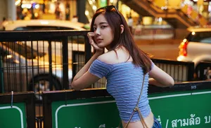 演员米露小露蛮腰清新性感街拍图片_5