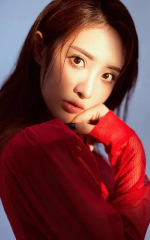 赖雨濛美艳性感时尚写真图片_2
