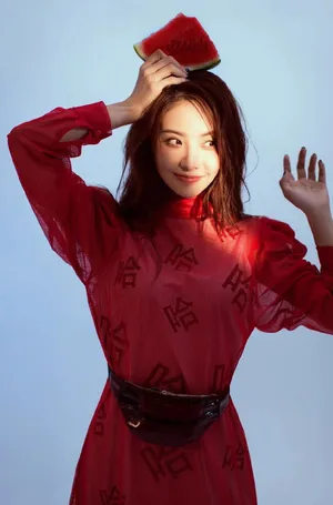 赖雨濛美艳性感时尚写真图片_5