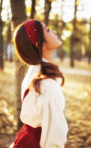 赖雨濛甜美养眼户外写真图片_2
