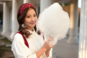 赖雨濛甜美养眼户外写真图片_7