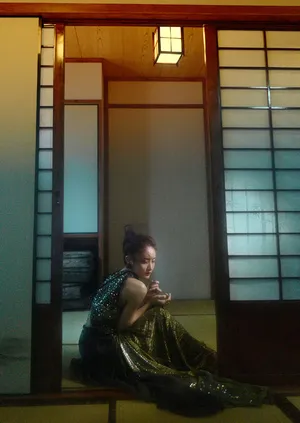 赖雨濛性感妩媚时尚写真大片_3