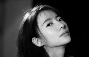 刘萌萌黑白简约写真图片