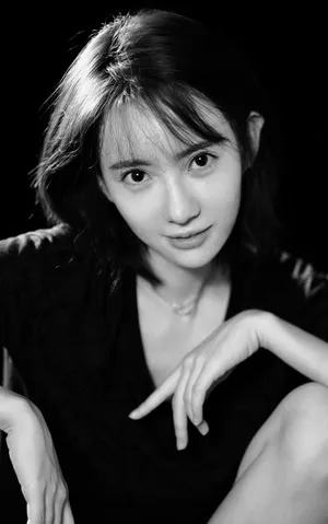 刘萌萌黑白简约写真图片_8