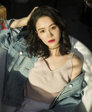 曾一萱妖娆性感写真
