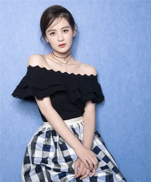曾一萱香肩锁骨妩媚性感写真