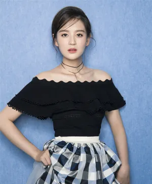 曾一萱香肩锁骨妩媚性感写真_2