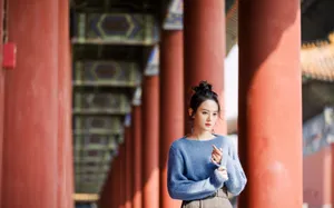 曾一萱冬日户外甜美写真