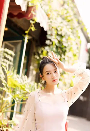 曾一萱清新甜美户外写真_2