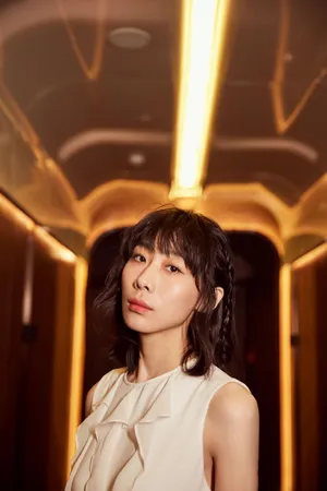 任素汐优雅性感活动写真图片_3