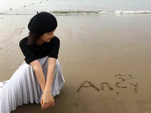 邓恩熙沙滩清纯迷人写真图片