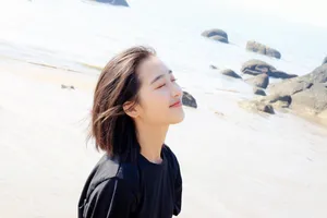 邓恩熙沙滩清纯迷人写真图片_2