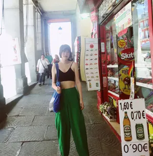 黄璐清纯性感迷人街拍图片_3
