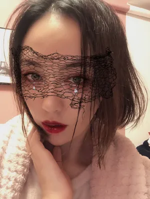 吕佳容可爱俏皮自拍图片