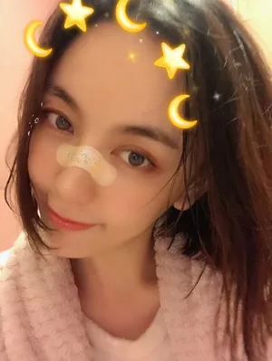 吕佳容可爱俏皮自拍图片_2