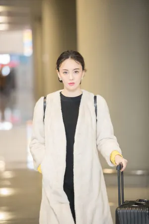吕佳容温柔甜美机场写真图片_2