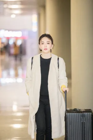 吕佳容温柔甜美机场写真图片_3