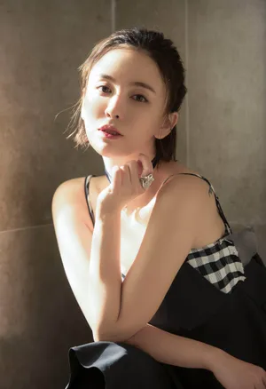 吕佳容性感时尚魅力写真图片_5
