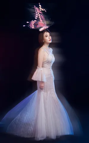 吕佳容秀丽性感时尚写真图片_5