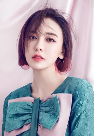 吕佳容短发温柔性感写真图片_4