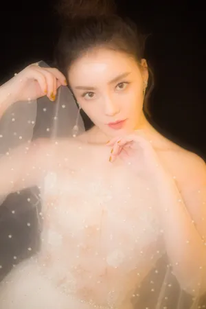 吕佳容性感礼服迷人写真图片