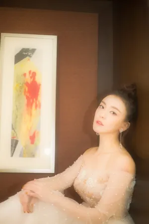 吕佳容性感礼服迷人写真图片_4