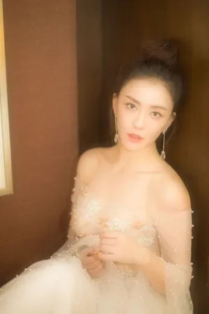 吕佳容性感礼服迷人写真图片_5