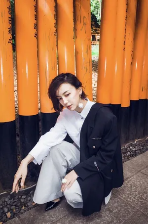 吕佳容酷帅秋日写真图片_6