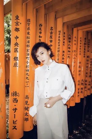 吕佳容酷帅秋日写真图片_8