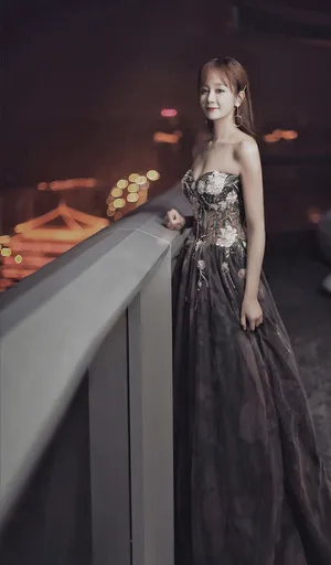 海陆性感典雅抹胸礼服写真图片_6