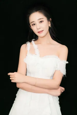 海陆白色婚纱裙清新活力写真图片