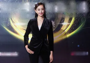 海陆造型干练出席活动图片_3