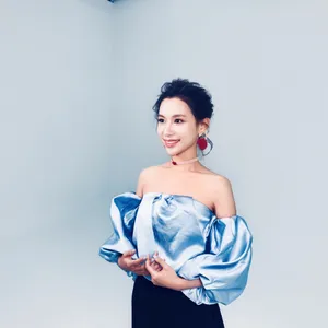 冯若绮性感迷人光影写真图片_4