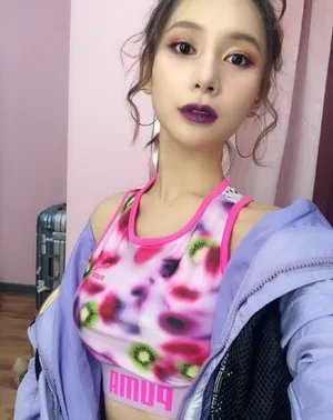 冯若绮性感迷人光影写真图片_5