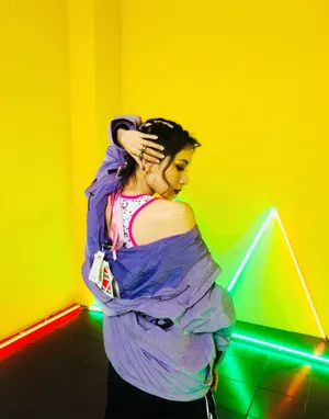 冯若绮性感迷人光影写真图片_6