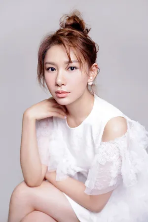 冯若绮婚纱性感迷人写真图片_4