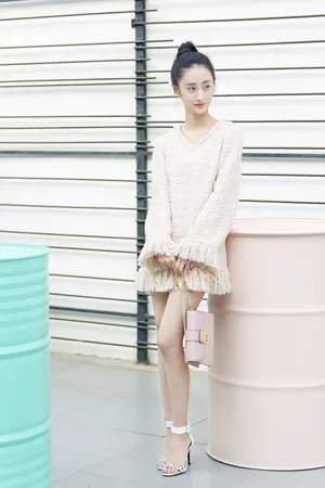 马泽涵粉裙清丽少女感十足街拍写真图片_6