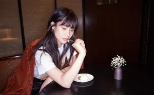 李梦铆钉夹克时尚性感写真图片_6
